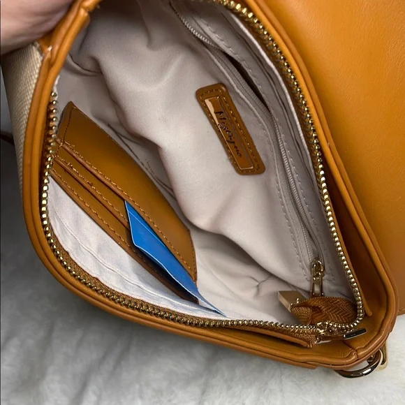 Faux Straw look PU  Cream and Tan Crossbody Bag with 2 removable straps - Picture 5 of 13